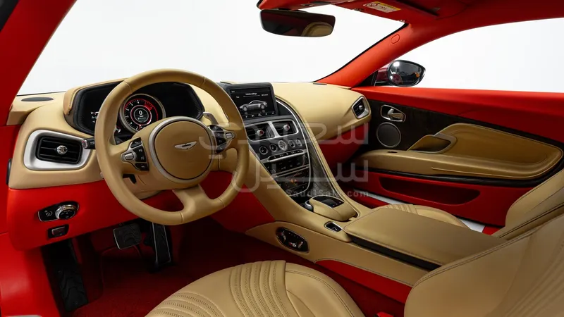 2018 استون مارتن دي بي 11