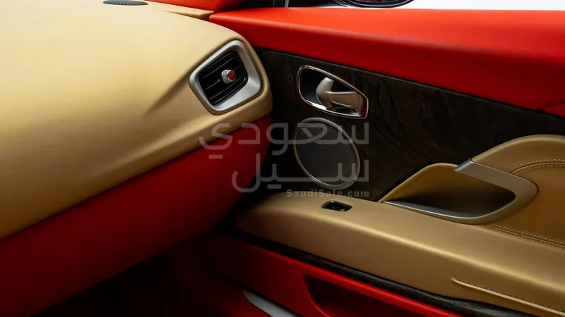 2018 استون مارتن دي بي 11