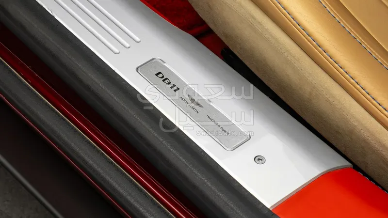 2018 استون مارتن دي بي 11