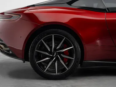 2018 استون مارتن دي بي 11