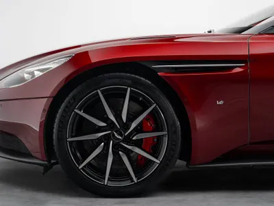 2018 استون مارتن دي بي 11