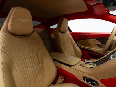 2018 استون مارتن دي بي 11