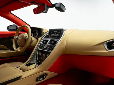 2018 استون مارتن دي بي 11