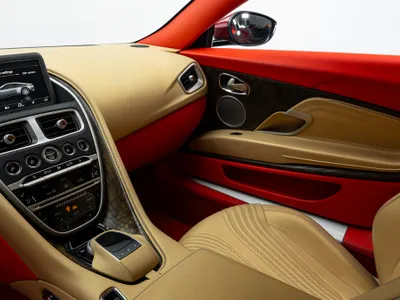 2018 استون مارتن دي بي 11