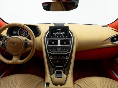 2018 استون مارتن دي بي 11