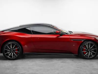 2018 استون مارتن دي بي 11