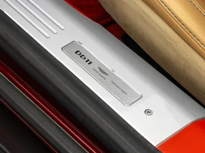 2018 استون مارتن دي بي 11