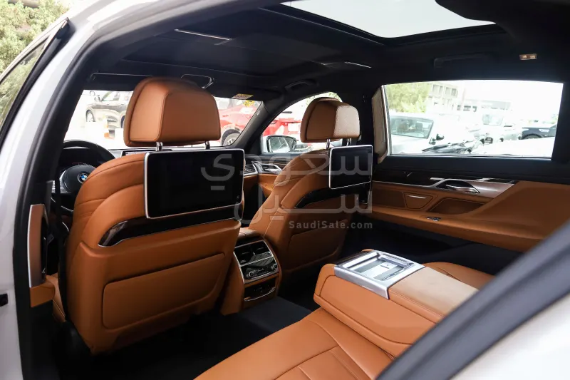 2020 بي ام دبليو الفئة السابعة 730 إل أي