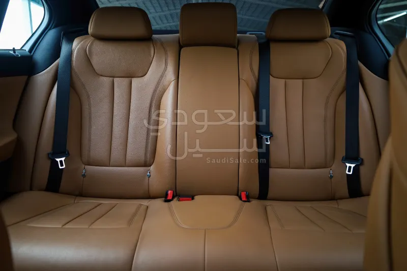 2020 بي ام دبليو الفئة السابعة 730 إل أي