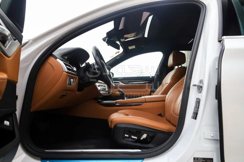 2020 بي ام دبليو الفئة السابعة 730 إل أي