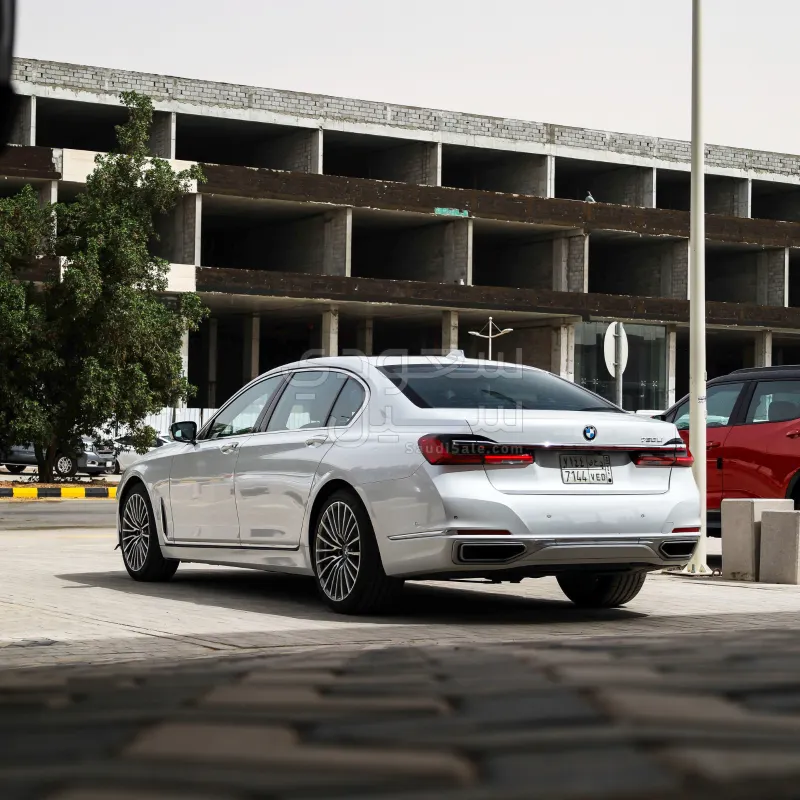 2020 بي ام دبليو الفئة السابعة 730 إل أي