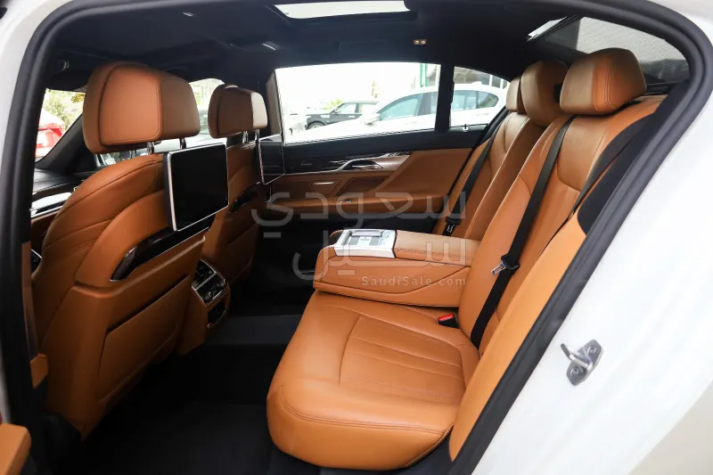 2020 بي ام دبليو الفئة السابعة 730 إل أي