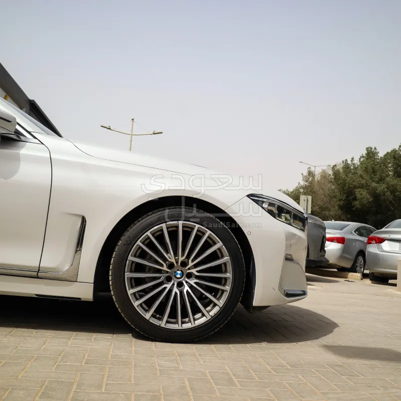 2020 بي ام دبليو الفئة السابعة 730 إل أي