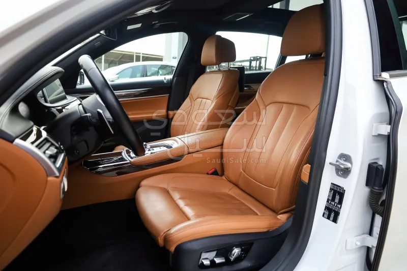 2020 بي ام دبليو الفئة السابعة 730 إل أي