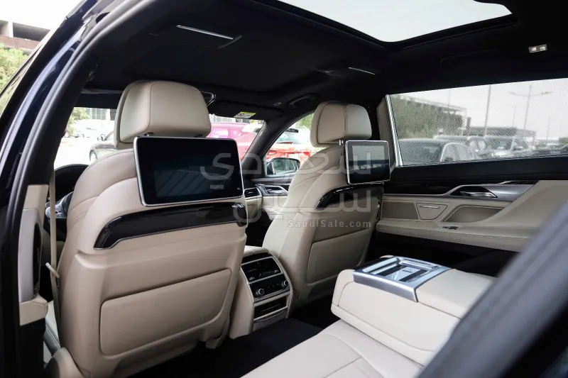 2020 بي ام دبليو الفئة السابعة 730 إل أي