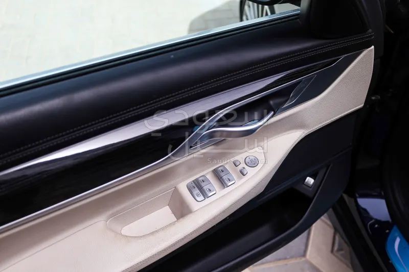 2020 بي ام دبليو الفئة السابعة 730 إل أي