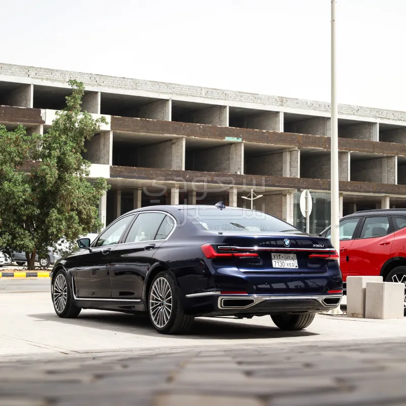 2020 بي ام دبليو الفئة السابعة 730 إل أي