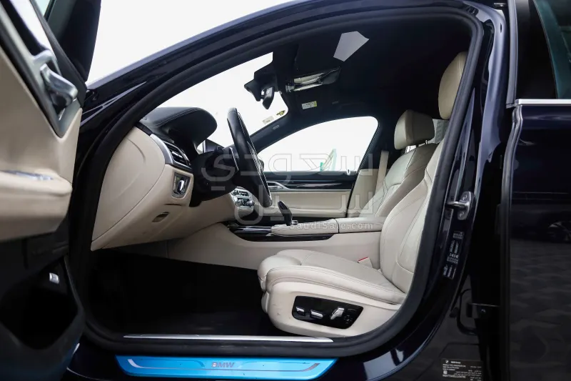 2020 بي ام دبليو الفئة السابعة 730 إل أي