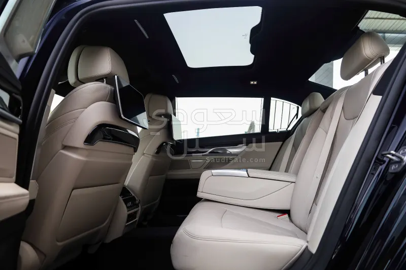 2020 بي ام دبليو الفئة السابعة 730 إل أي