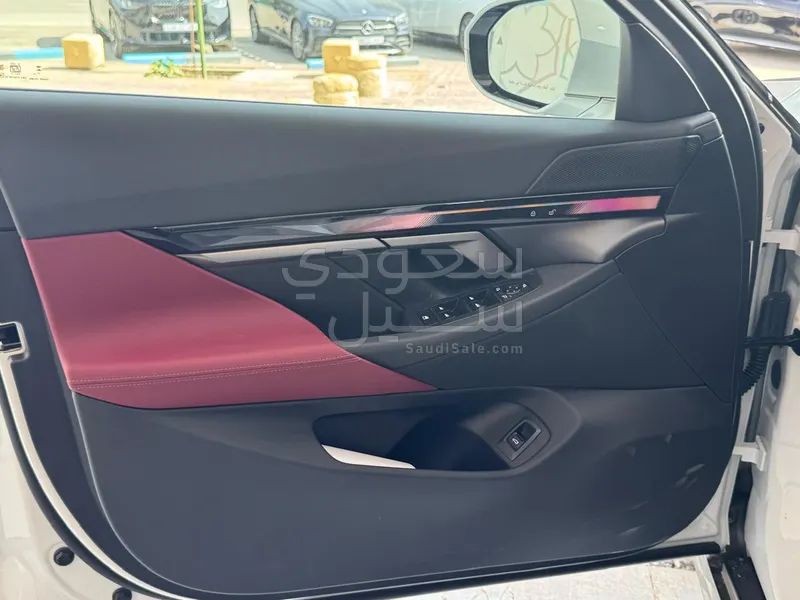 2025 بي ام دبليو الفئة الخامسة 520 أي