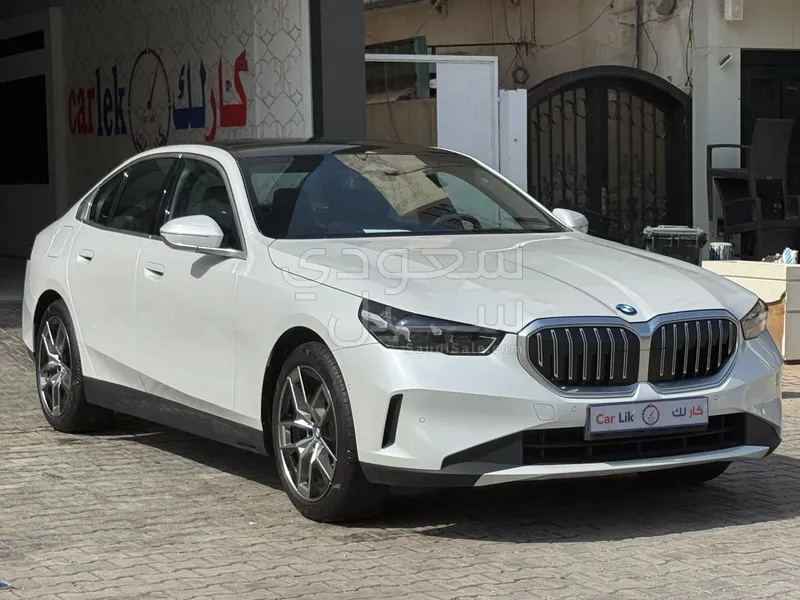 2025 بي ام دبليو الفئة الخامسة 520 أي