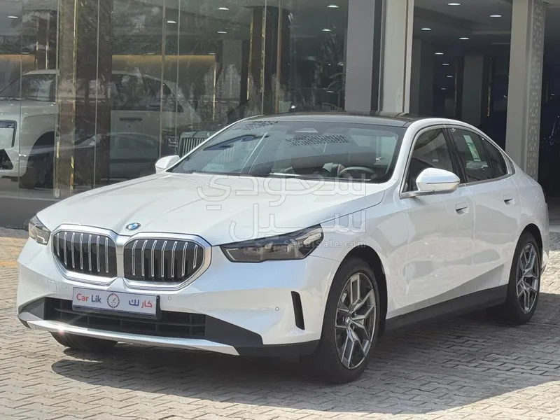 2025 بي ام دبليو الفئة الخامسة 520 أي