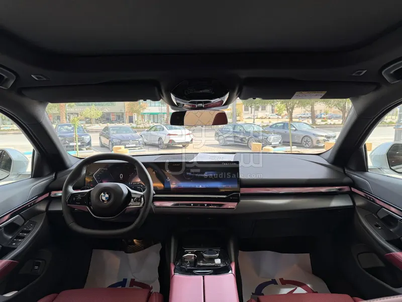 2025 بي ام دبليو الفئة الخامسة 520 أي