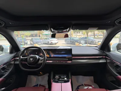 2025 بي ام دبليو الفئة الخامسة 520 أي