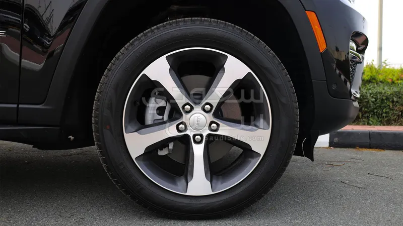 2025 جييب جراند شيروكي ليمتد بلس