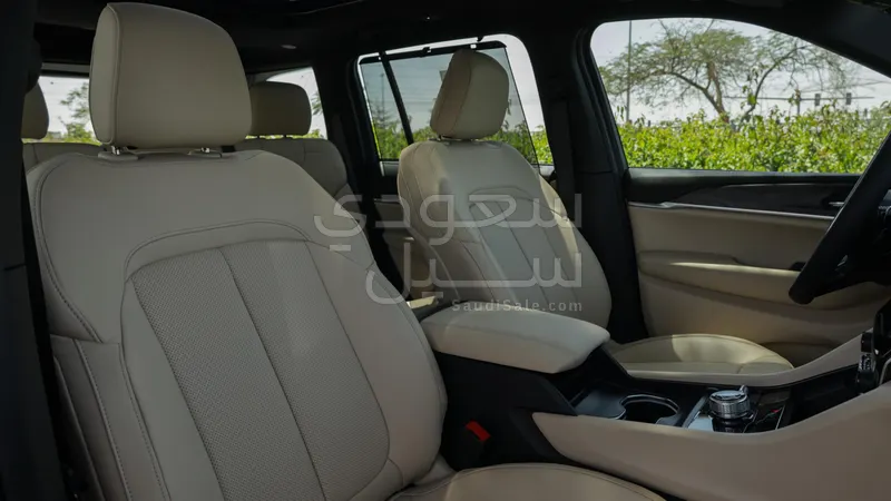 2025 جييب جراند شيروكي ليمتد بلس