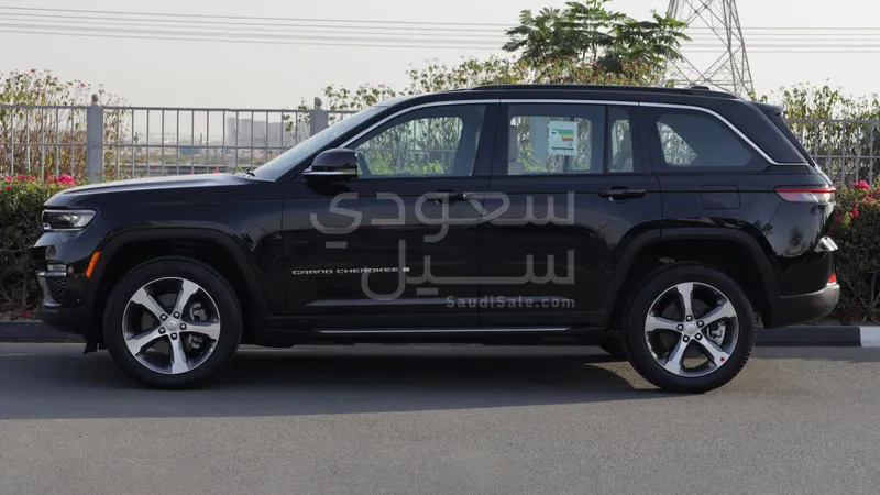 2025 جييب جراند شيروكي ليمتد بلس