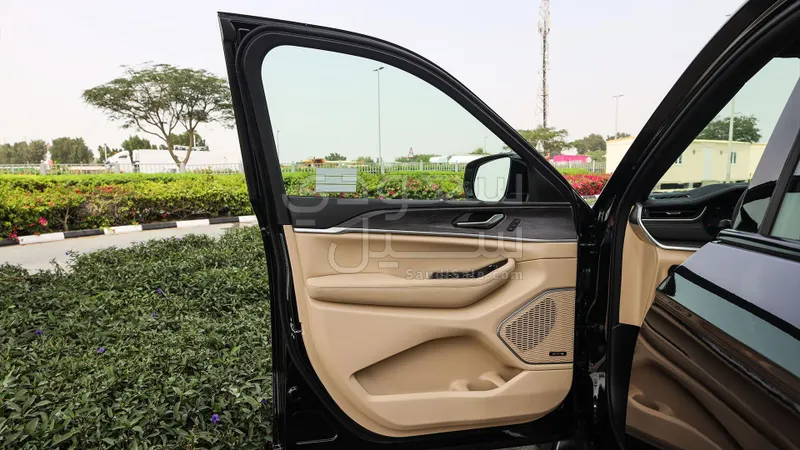 2025 جييب جراند شيروكي ليمتد بلس