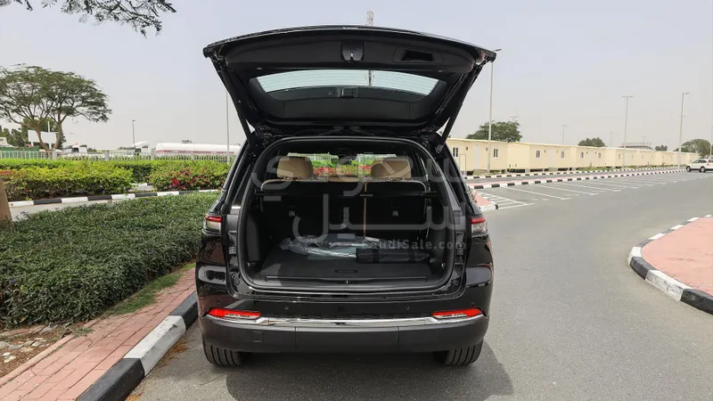 2025 جييب جراند شيروكي ليمتد بلس