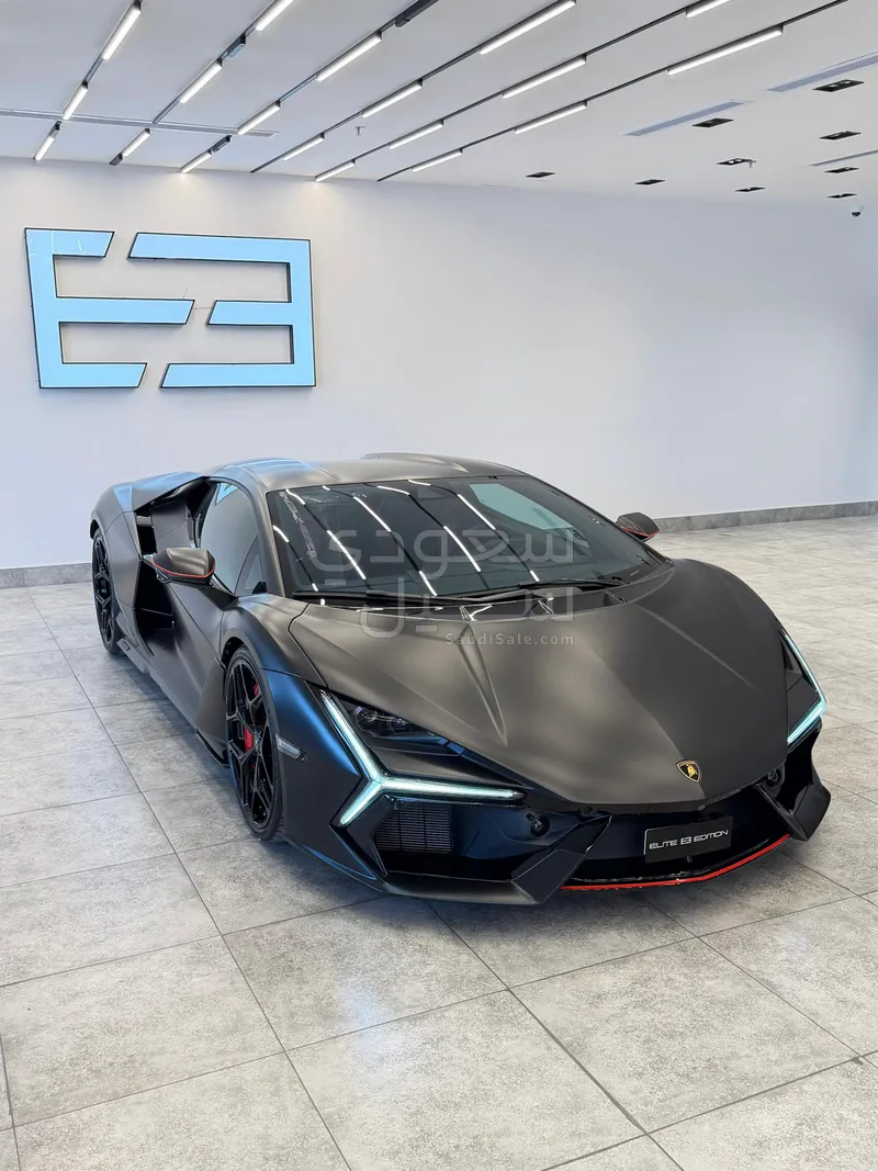 2024 لمبرجيني ريفويلتو