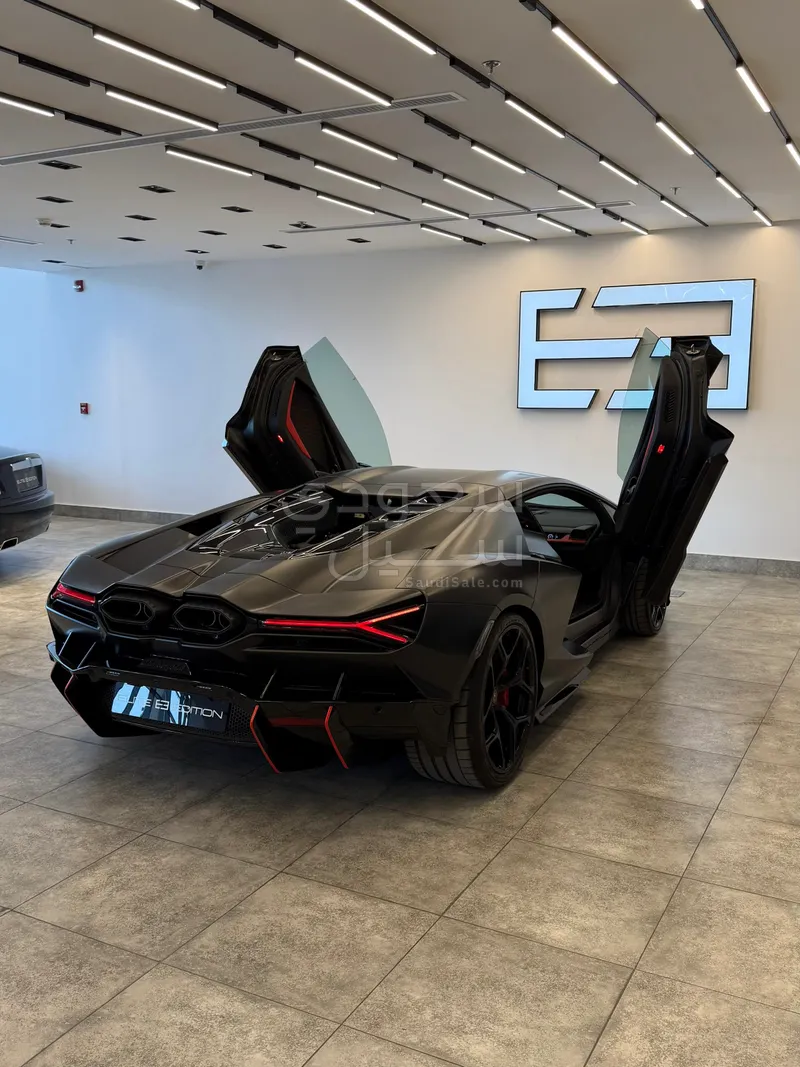 2024 لمبرجيني ريفويلتو