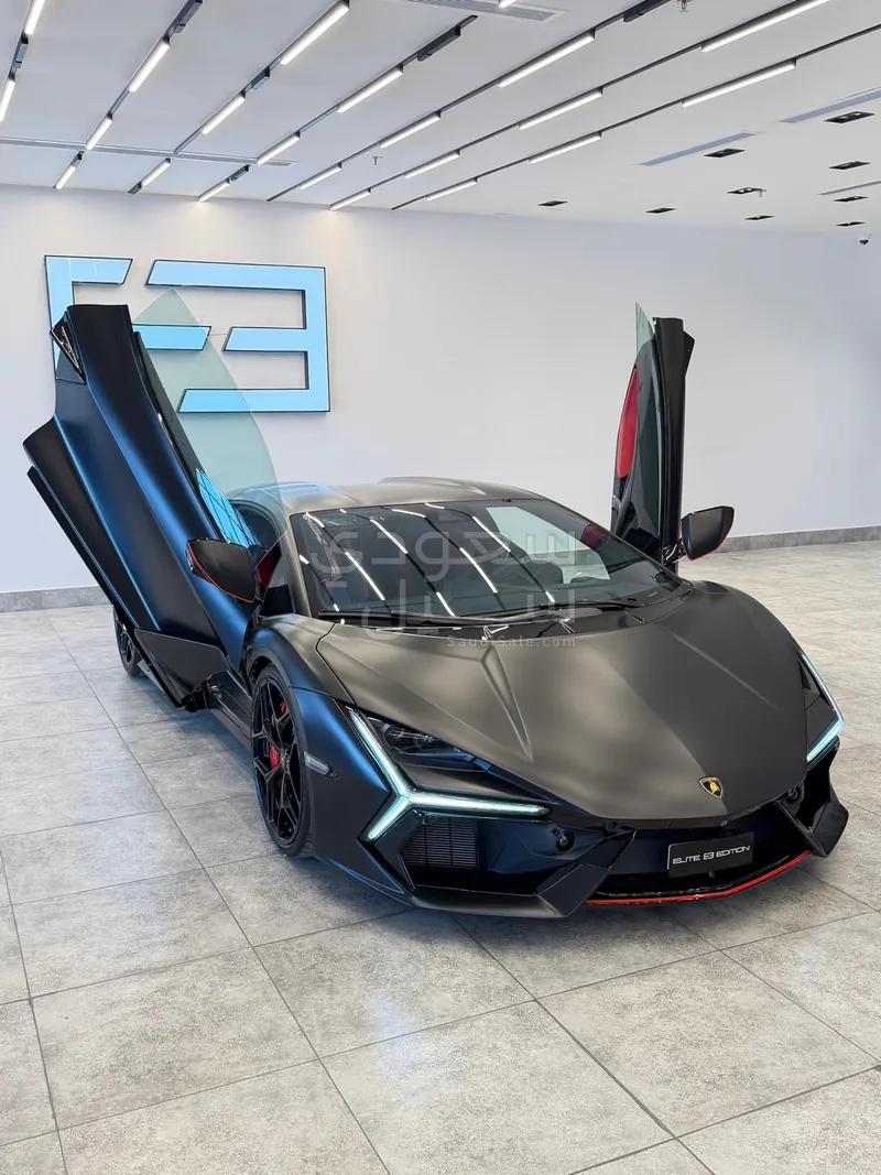 2024 لمبرجيني ريفويلتو