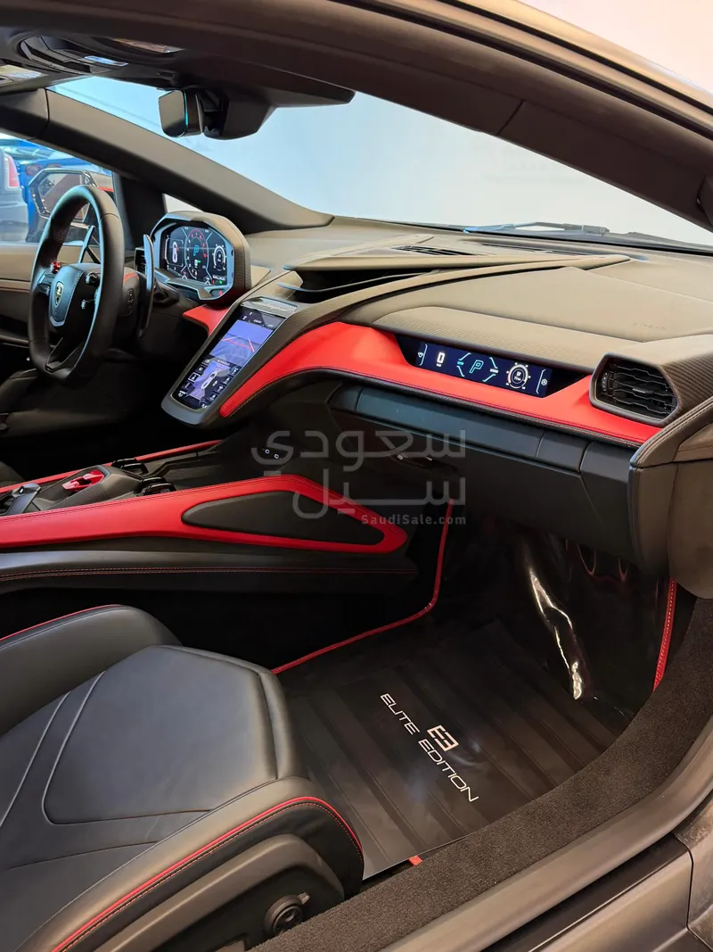 2024 لمبرجيني ريفويلتو