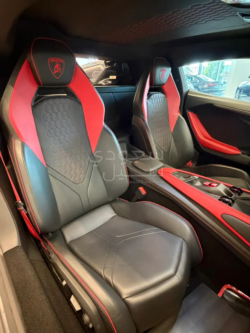 2024 لمبرجيني ريفويلتو