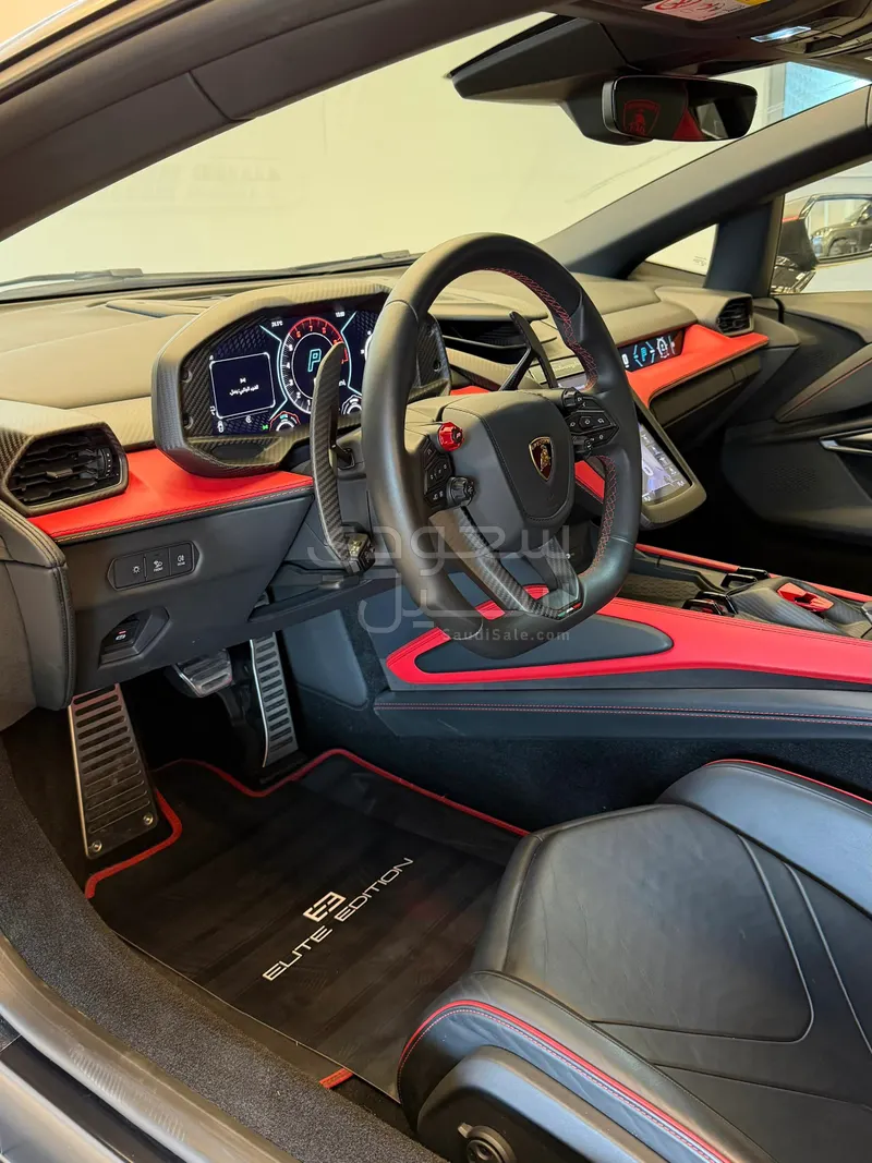 2024 لمبرجيني ريفويلتو