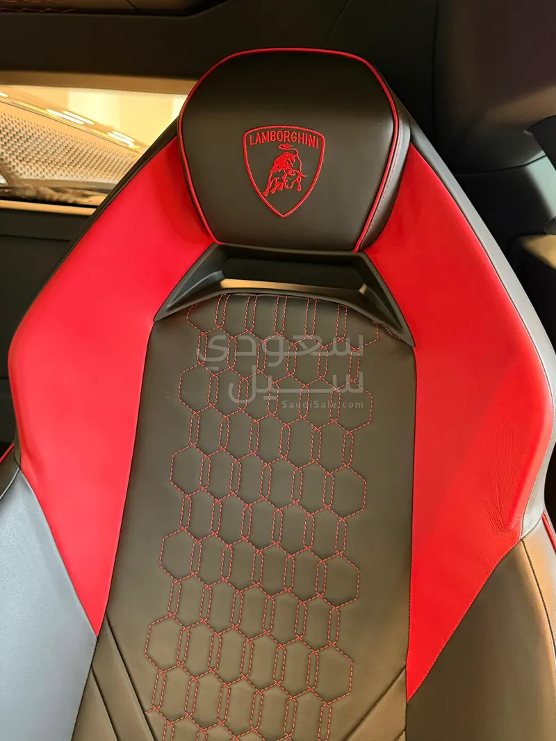 2024 لمبرجيني ريفويلتو