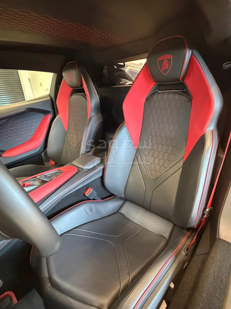 2024 لمبرجيني ريفويلتو