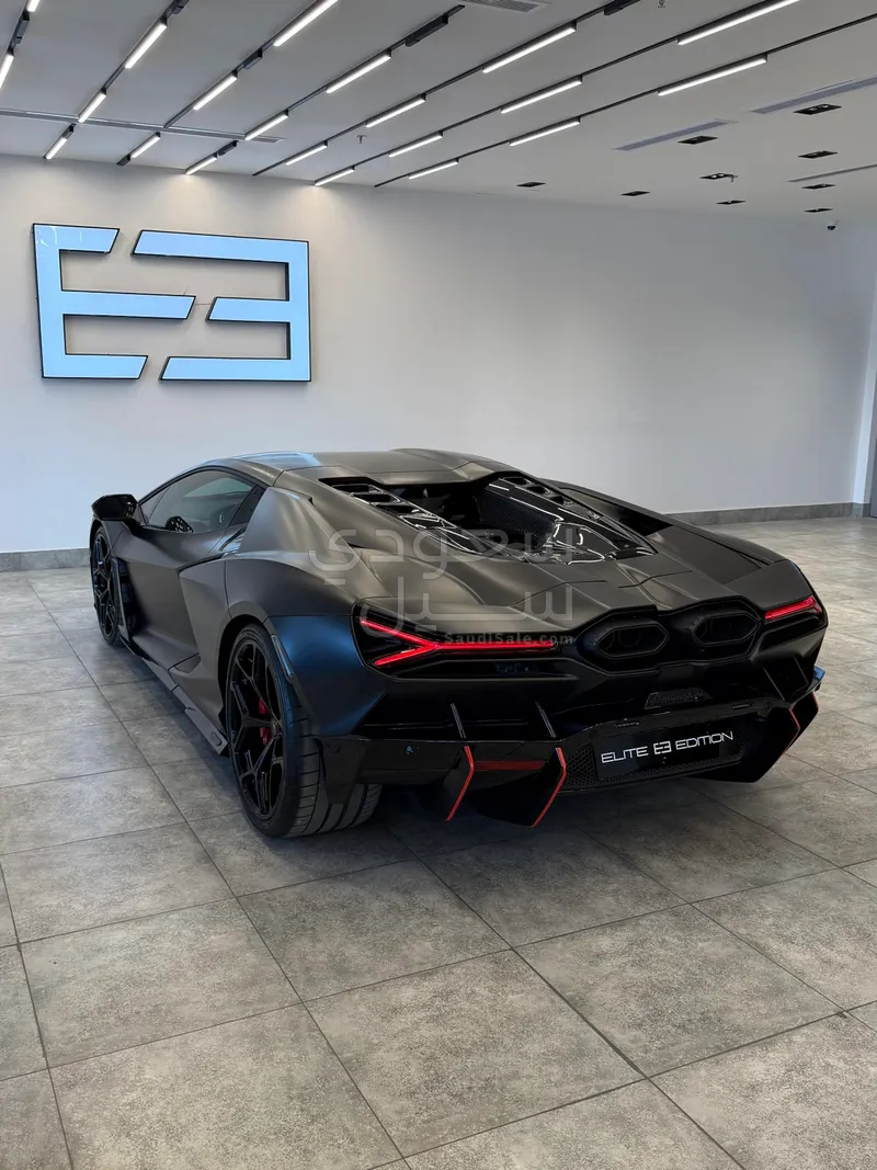 2024 لمبرجيني ريفويلتو