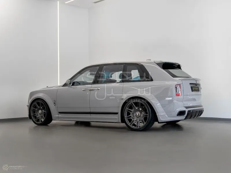 2022 رولز رويس كولينان بلاك بادج