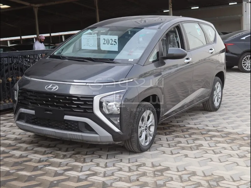 2025 هيونداي ستاريا