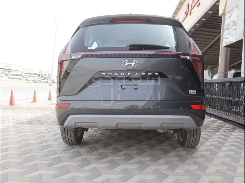 2025 هيونداي ستاريا