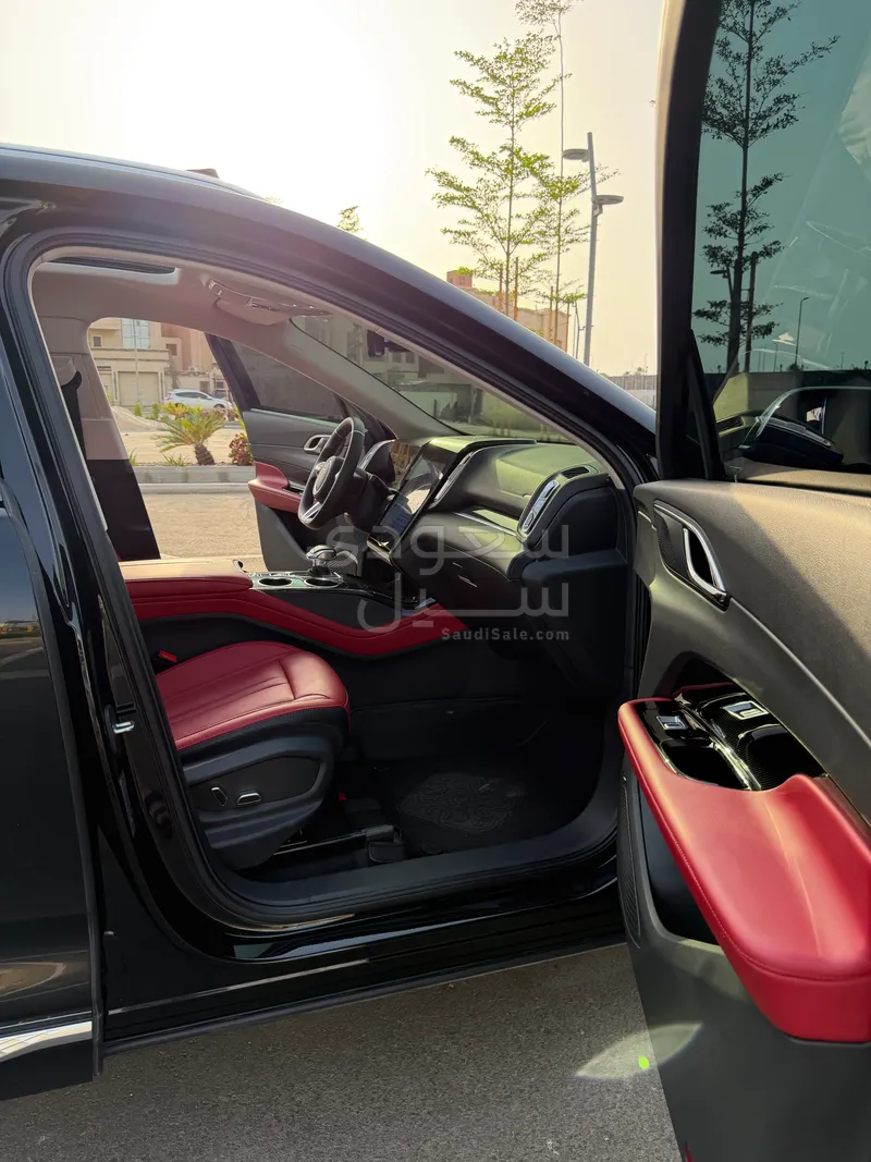 2025 هونشي اتش اس ثري فلاق شب فور دبليو دي