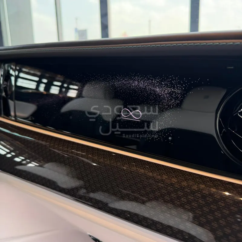 2025 رولز رويس سبيكتر بلاك بادج