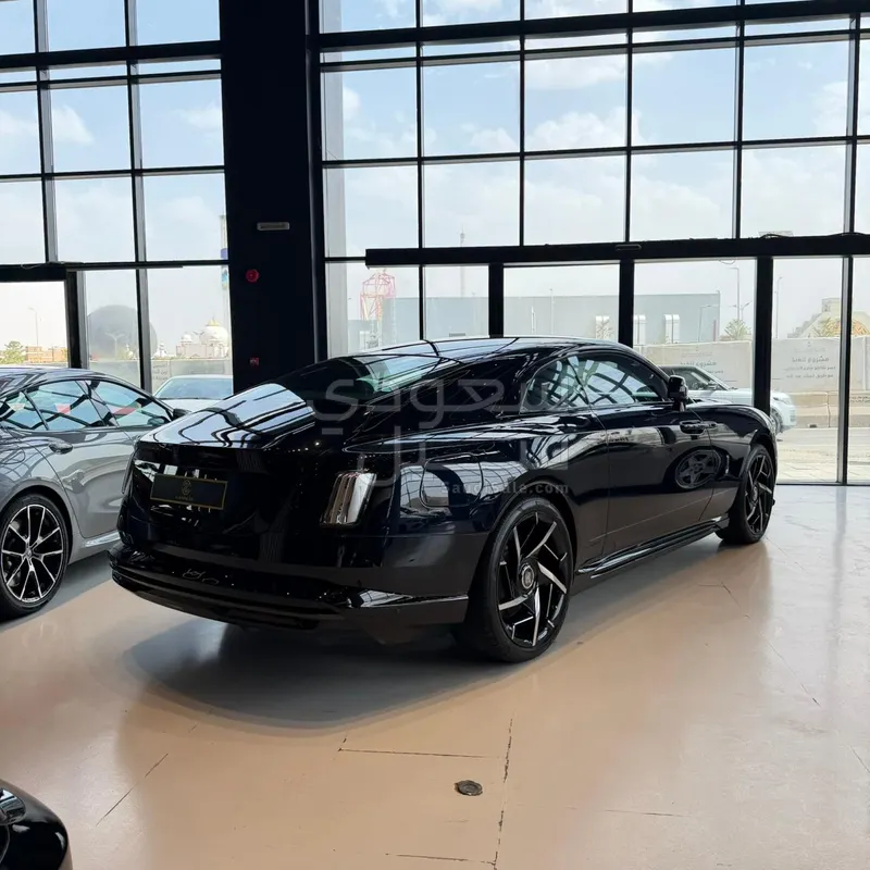 2025 رولز رويس سبيكتر بلاك بادج