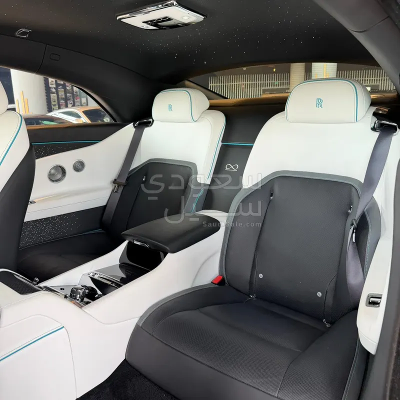 2025 رولز رويس سبيكتر بلاك بادج