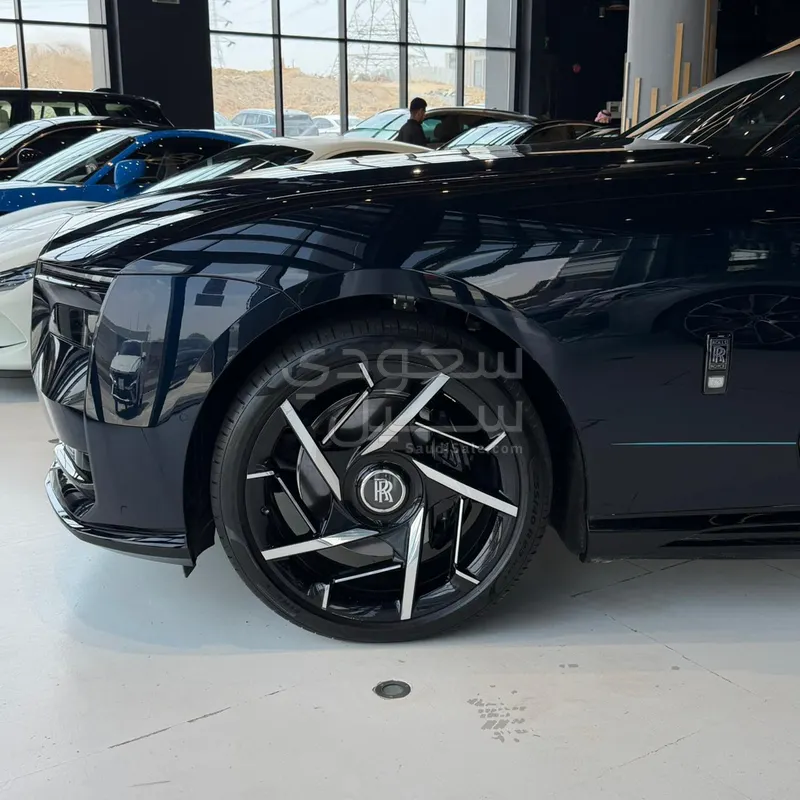 2025 رولز رويس سبيكتر بلاك بادج